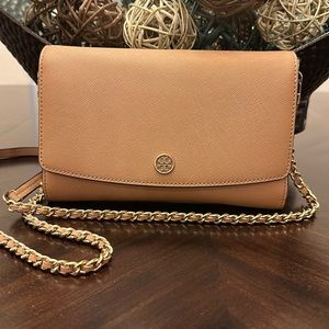 Authentic Tory Burch Robinson chain wallet - gently used and in good condition!